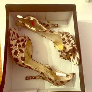Guess Cheatah Bow heels